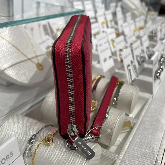 MICHAEL KORS Large Pebbled Leather Continental Wallet Phone Holder Wristlet 
NWT - Picture 4 of 16